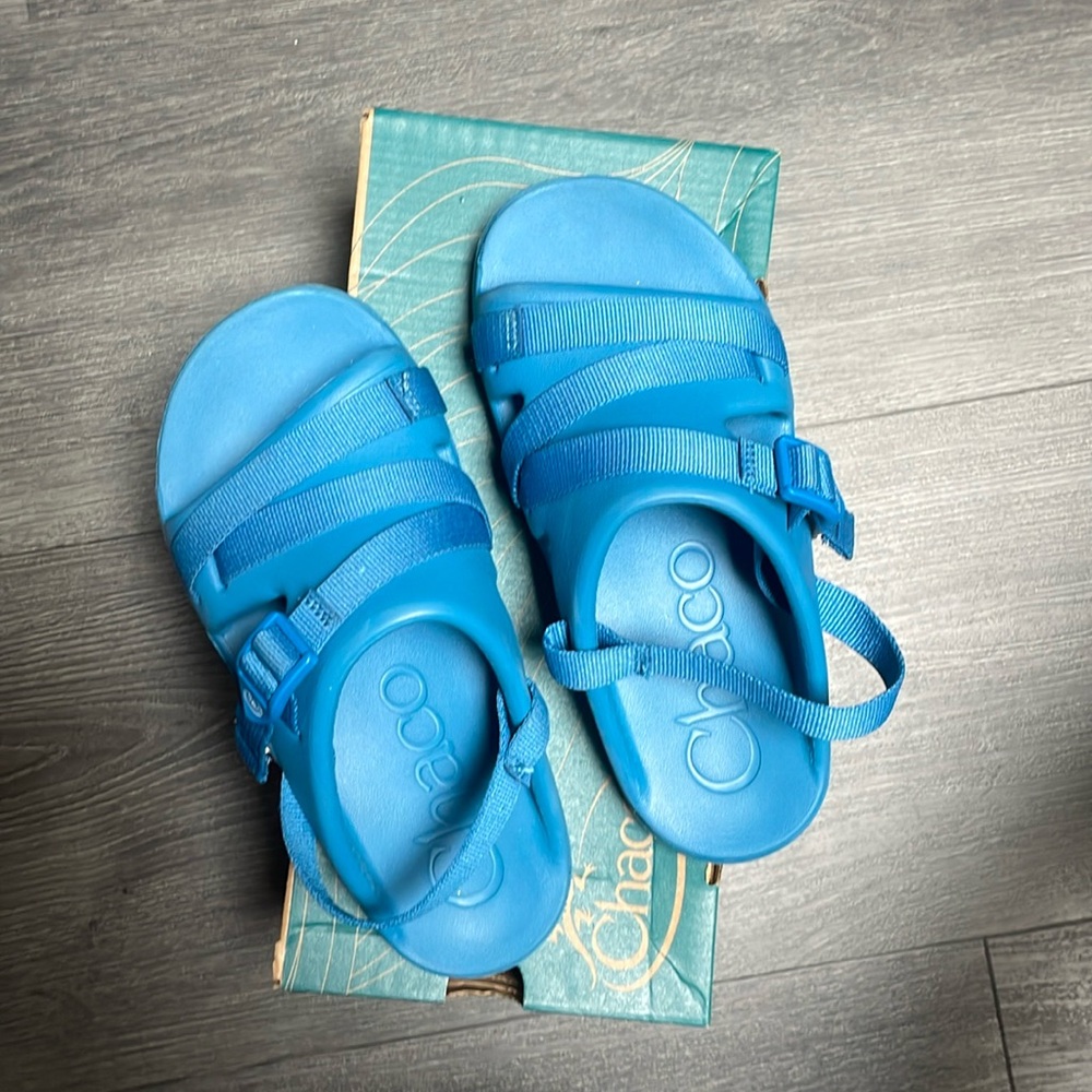 Chaco size 3 kids sandals, great condition